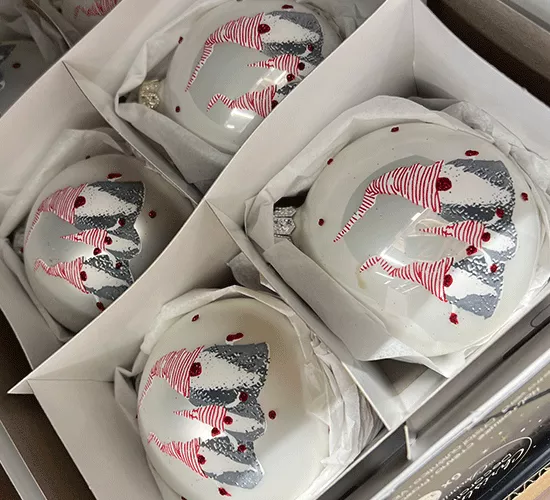 Bombka szklana 8 cm biała "gnom świąteczny"